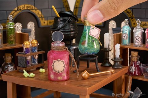531166-EUC MGAs Miniverse - Make It Mini Harry Potter Potions Class 531166-EUC MGAs Miniverse - Make It Mini Harry Potter Potions Class