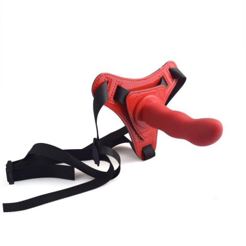 Czerwone kuszące dildo ze strap-on na szelkach Czerwone kuszące dildo ze strap-on na szelkach